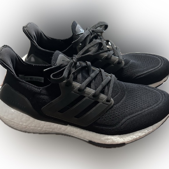 Adidas Ultraboost 22 👟 - Picture 1 of 4